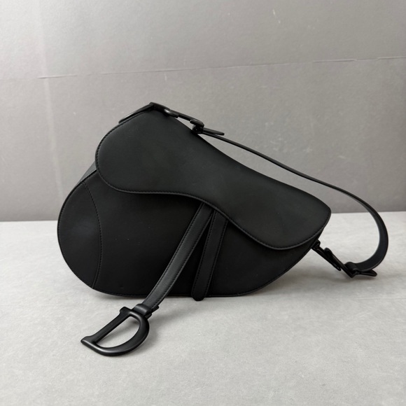 ❌sold❌Authentic Dior Black Shoulder Bag - Picture 2 of 8